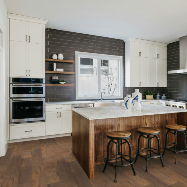 Laminate flooring Oberlin from LifeProtect Collection – water-resistant planks with a refined wood-look finish, ideal for modern and high-traffic interiors.